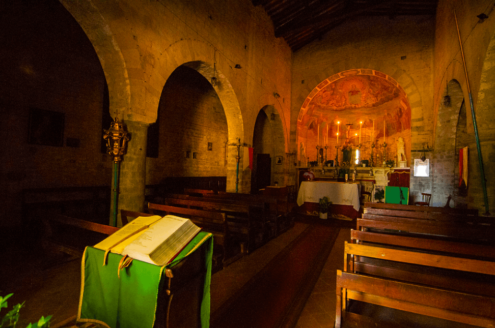 interno Pieve Romanica di San Martino a Coreglia
